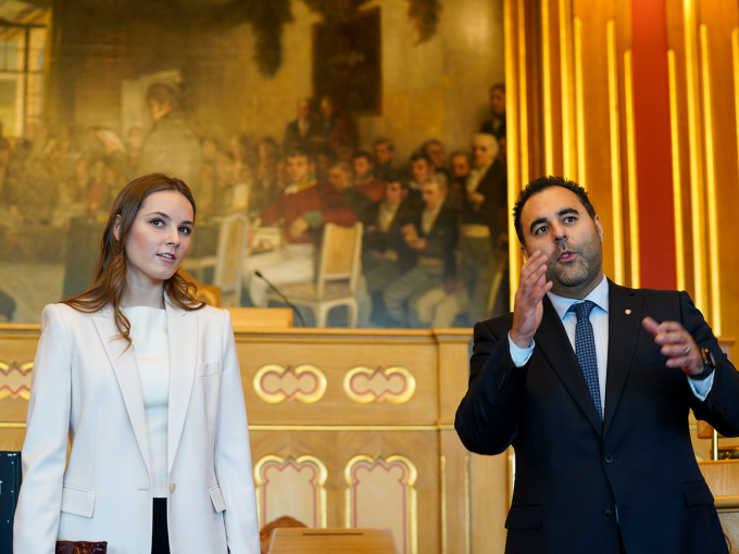 Stortingspresident Masud Gharahkhani viser Prinsesse Ingrid Alexandra stortingssalen. Foto: Simen Løvberg Sund, Det kongelige hoff